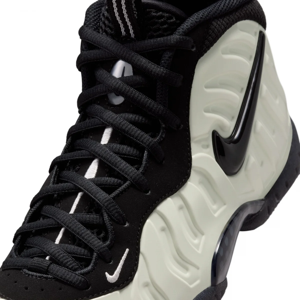 Nike - Nike Calm 2.0